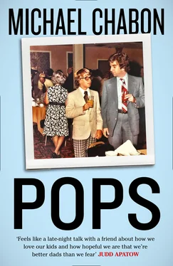 Michael Chabon Pops: Fatherhood in Pieces обложка книги