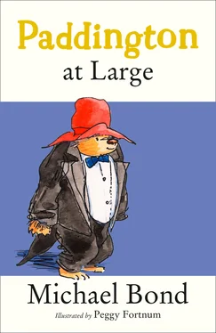 Michael Bond Paddington At Large обложка книги