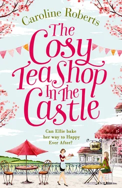 Caroline Roberts The Cosy Teashop in the Castle обложка книги