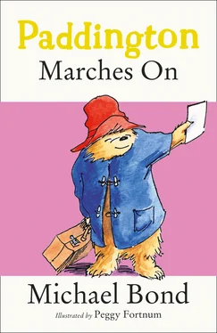 Michael Bond Paddington Marches On обложка книги