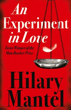 Hilary Mantel An Experiment in Love обложка книги