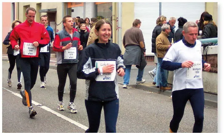 Bei meinem zweiten Start in Frankfurt 2003 konnte ich selbst bei Kilometer 29 - фото 8