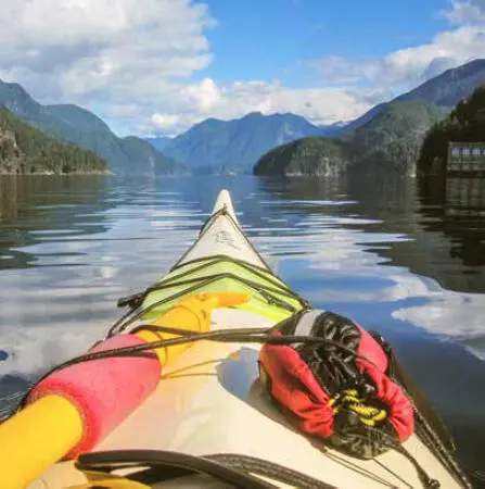 Der Blick aus dem Kajak auf die Gewässer des Indian Arm Blick auf Deep Cove - фото 22