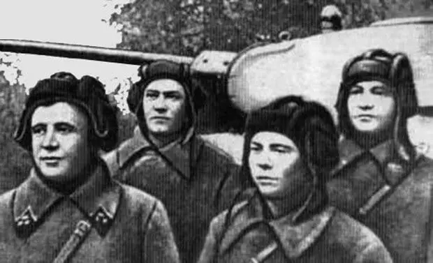 Экипаж Дмитрия Лавриненко Танки Лавриненко появились из леса и ударили в борт - фото 35
