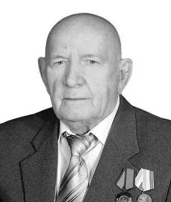 Родился 11 мая 1937 г в Иране г Пехлеви в семье рабочего иммигранта С 1939 - фото 7