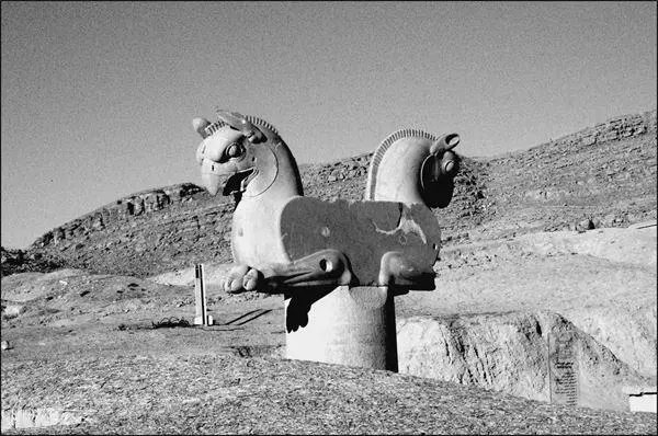 Двухголовый грифон Хотя гибель Персеполя ознаменовала конец Ахеменидской - фото 3