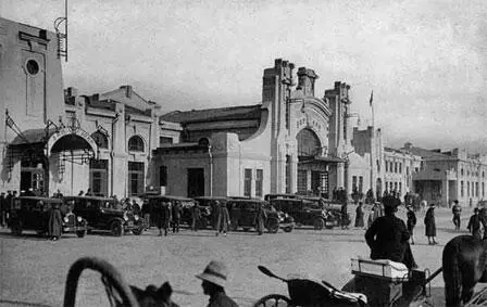 Харбин Таксисты у железнодорожного вокзала 19201930е Прижали машиной к - фото 27