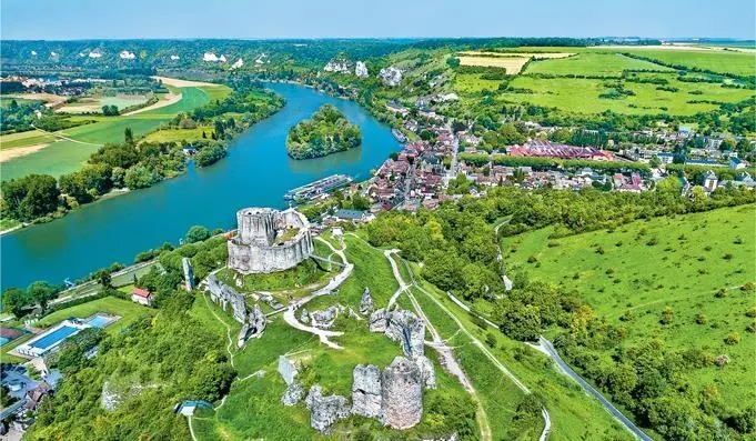 6 Меандр Сены в ЛезАндели вид на замок ШатоГайар и остров Внешний берег - фото 8