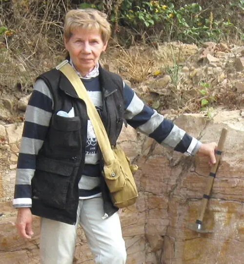Светлана Мачулина родилась и проживает в Киеве геолог доктор геологических - фото 1