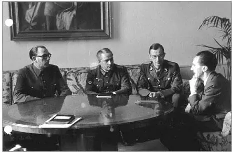 А Власов и Й Геббельс 1944 год Одной этой фотографии достаточно чтобы - фото 5