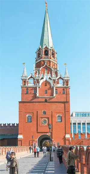 Троицкая башня Московского кремля Tomasz Wozniak Shutterstockcom - фото 20
