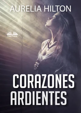 Aurelia Hilton Corazones Ardientes обложка книги