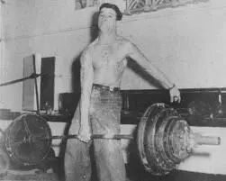 F WYMACH ODWAŻNIKA KULOWEGO KETTLEBELL SWING Wymach pozwala na - фото 5