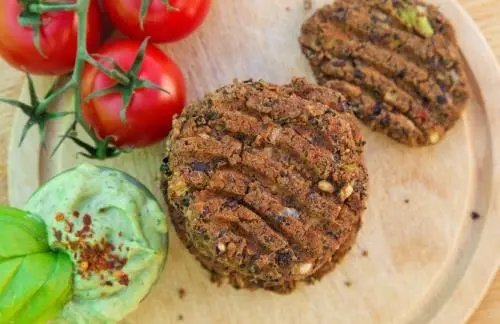 Ingredientes 1 xícara de quinoa 1 xícara de água 1 lata 425 g de feijão - фото 9