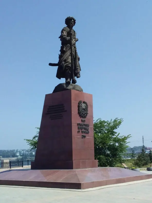 Памятник основателям Иркутстка Целенаправленное освоение Сибири началось - фото 1