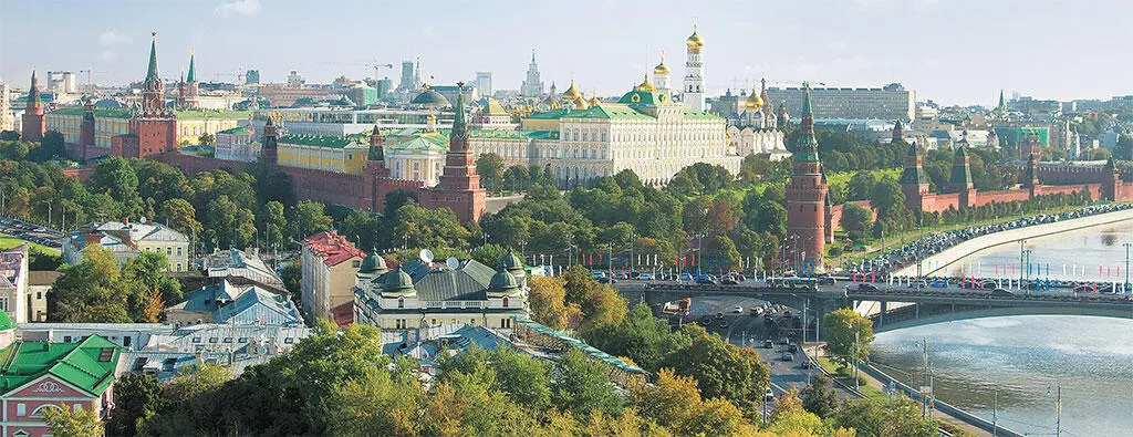 Первоначально каменный восьмипролетный мост стоял чуть выше по течению с него - фото 7