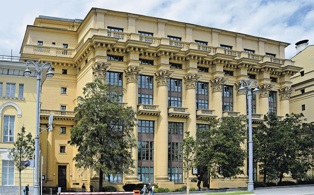 Ovchinnikova Irina Shutterstockcom Моховая ул 13 стр 1 Следующее здание - фото 53