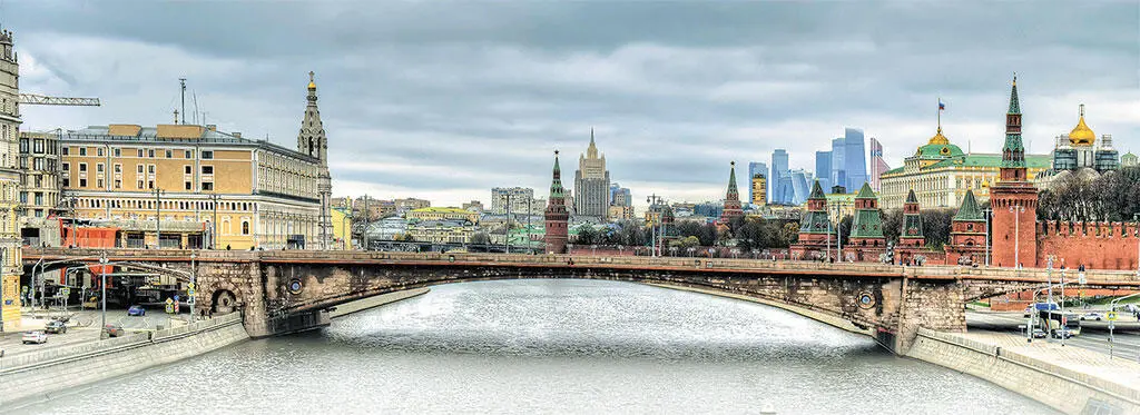 ppl Shutterstockcom Самый выразительный объект в Зарядье зависший над - фото 64