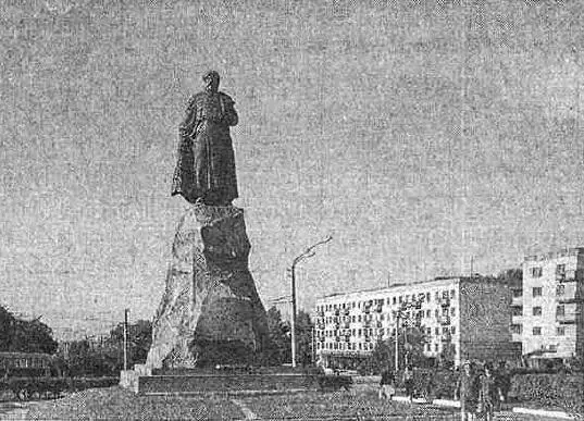 Хабаровск Памятник Хабарову МИХАЙЛОВСКОЕ это родовое имение Ганнибалов - фото 10