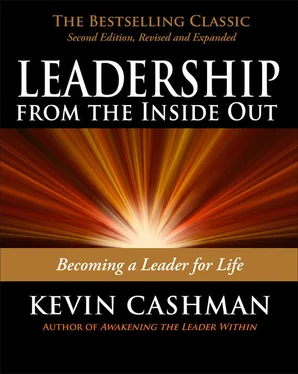 Kevin Cashman Leadership from the Inside Out. Becoming a Leader for Life обложка книги