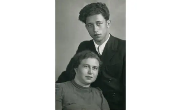 Евгения и Александр Бараш Июнь 1951 Житомир В первый же день войны 22 июня - фото 6