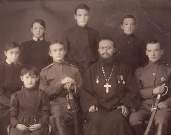 Стоят слева направо Вера Михаил Иван Сидят Мария Надежда Сергей о - фото 6