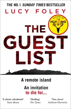 Lucy Foley The Guest List обложка книги