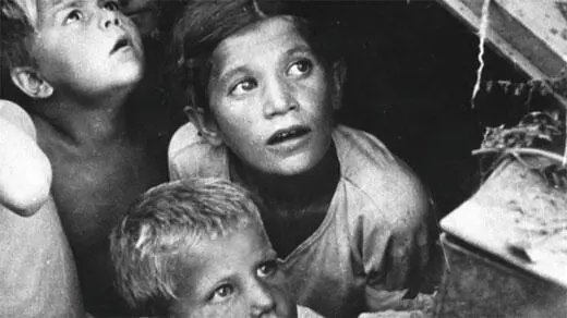 Просидели мы в подвале ночь И на другое утро Выходите говорит Русские - фото 41