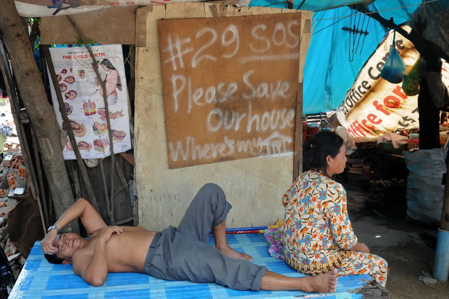 Figure 11 SOS sign in Boeung Kak Lake Phnom Penh 2011 Source Ben Woods - фото 2