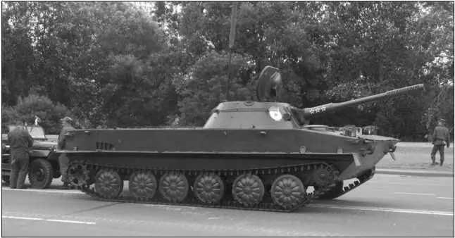 Танк ПТ76 выпуска 1954 года перед парадом в Минске 3 июля 2014 года Эта - фото 21