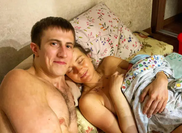 Начало уже рассветать акушерка меня начала осматривать и вердикт глубокий - фото 2