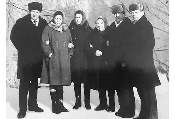 Большая семья Косолаповых Яков Иванович Тамара Ивановна Галина Ивановна - фото 24
