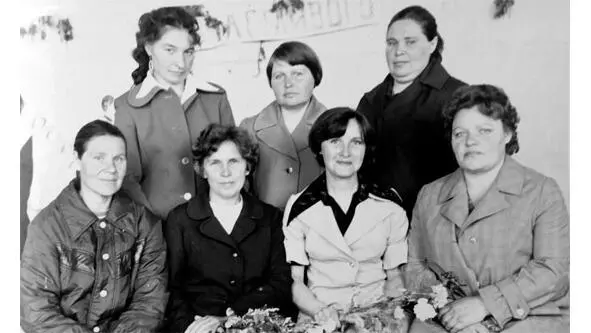 Последний звонок Наша Лидия Ивановна Финк и наши мамы 25 мая 1979 г Из - фото 21