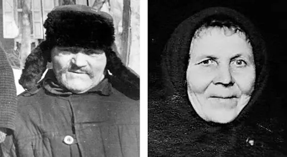 Гороховы Ефим Максимович и Наталья Михайловна В 1919 г у моей бабушки Наташи в - фото 23