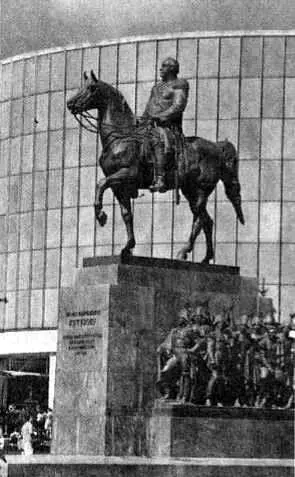 Памятник Кутузову в Москве Скульптор НВ Томский Михаил Илларионович - фото 6