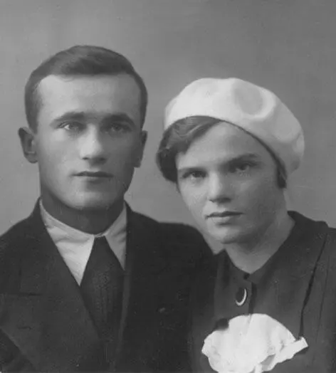 Мама с отцом Молодые специалисты 1940 г На тот же завод получили назначение - фото 1