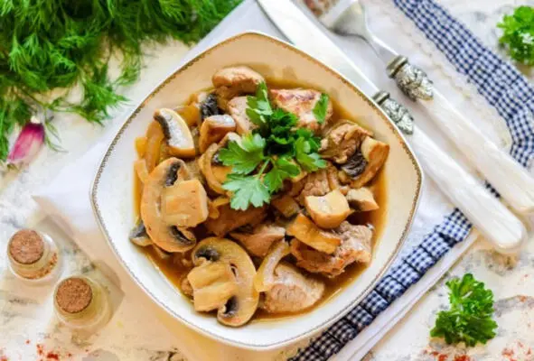 ИНГРЕДИЕНТЫ Лук 100 грамм Шампиньоны 200 грамм Соль по вкусу - фото 13