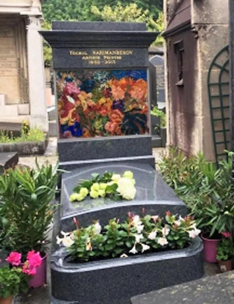Могила Тогрула Нариманбекова Фото автора Библиография Анар Тогрул - фото 40