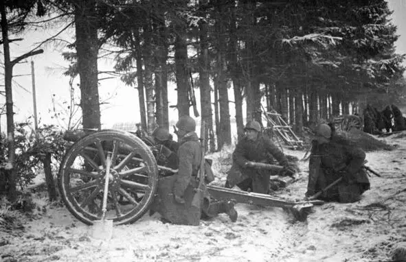 Советские артиллеристы в боях за Калинин Декабрь 1941 года Позже мне - фото 35