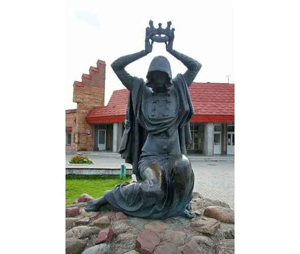 Памятник Рогнеде и Изаславу г Заславль Минская обл Беларусь Женщина не - фото 13