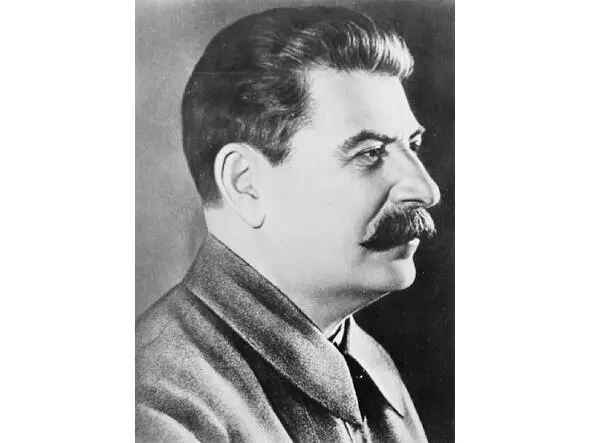 15 Иосиф Сталин классический портрет 15 1 Иосиф Джугашвили Сталин в - фото 18