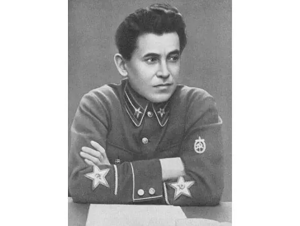 3 Николай Ежов правая рука Сталина 4 Лаврентий Берия сколько то вменяемый - фото 6