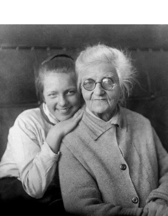 Таня Раутиан с бабушкой Марией Александровной 1938 год Твои потомки и предки - фото 1