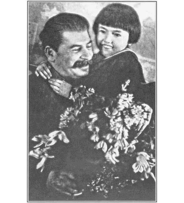 Когда в 1937 году отца Гели репрессировали скульптуры убирать не стали а - фото 20