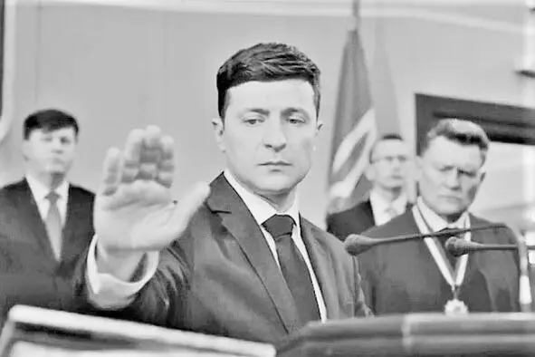 Рис15 Кадр из сериала Слуга народа инаугурация президента Владимир - фото 18