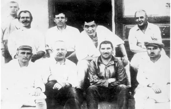 Главные специалисты треста Атбасцветмет 10 июня 1925 года Совет труда и - фото 8