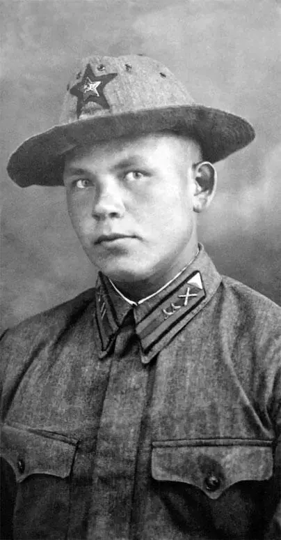 Старший брат Ивана Краснова Павел Краснов 1941 Иван Краснов первокурсник - фото 5
