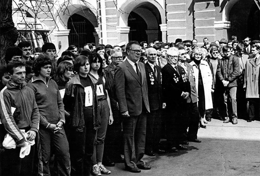 ИСКраснов на открытии эстафеты памяти Васильковского в ЛГУ 1980 ИСКраснов - фото 28