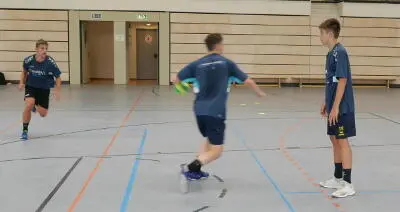 Figure 2 should move towards the goal dynamically and in such a way that - фото 29