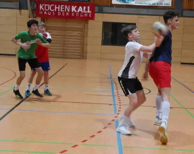 Figure 3 should take care not to collide with the defense player - фото 224